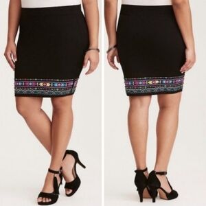 Torrid 2X Embroidered Ponte Pencil Skirt